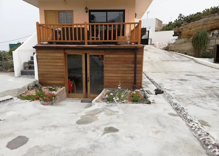 Half Wooden Rural Apartment Fasnia